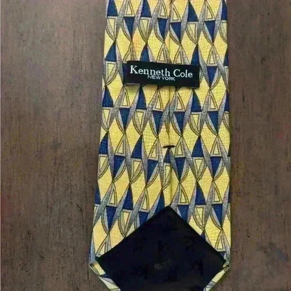 Kenneth Cole Men’s All Silk Yellow Navy Gray Geometric Neck Tie - Picture 3 of 4